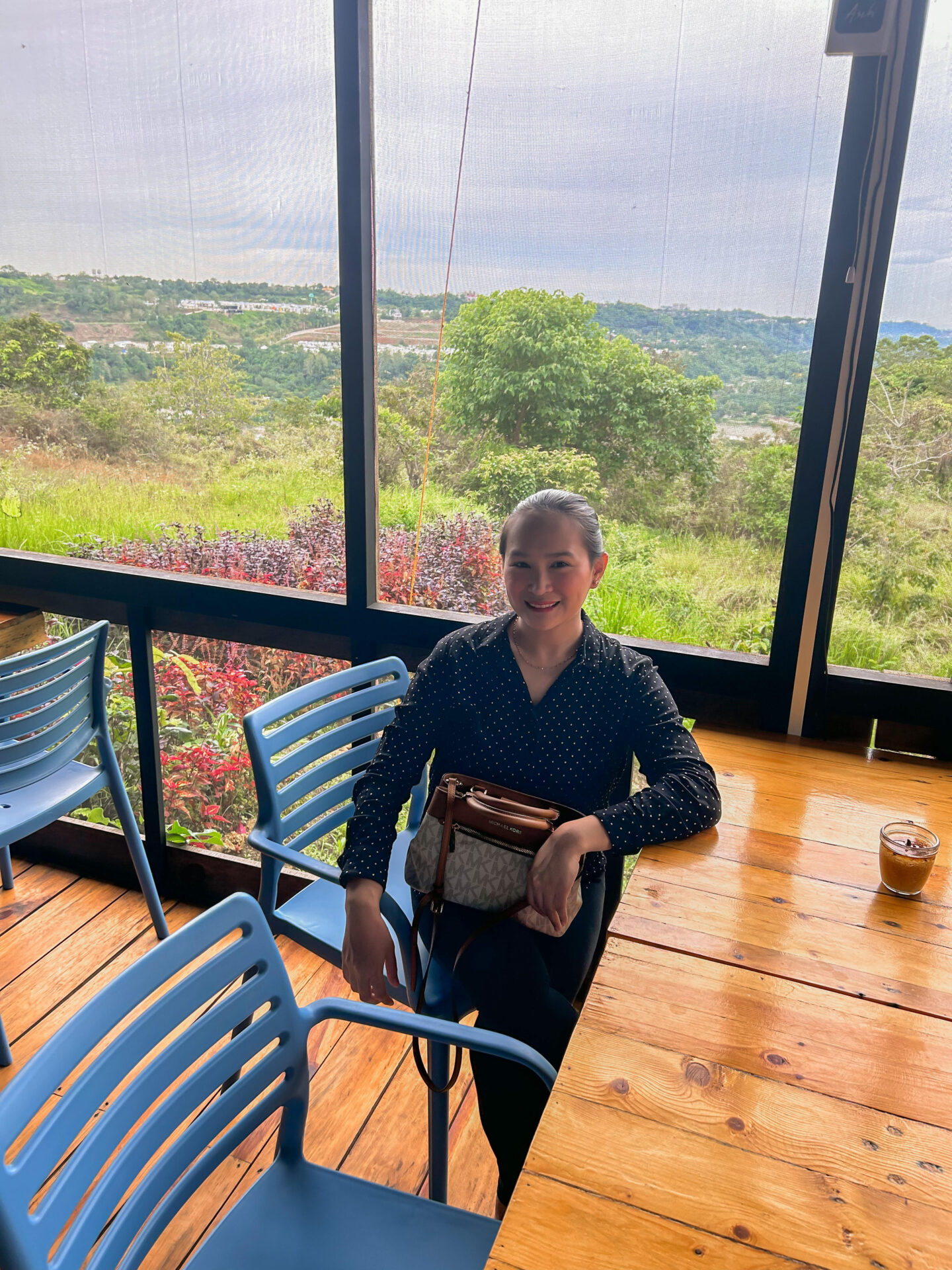 The scenery outside was also lovely; views of the Cagayan River and mountains could be seen from where we sat inside the restaurant! Liquor such as beer, whiskey, and brandy were offered at reasonable prices too—perfect for couples like us who wanted an enjoyable evening out together! 